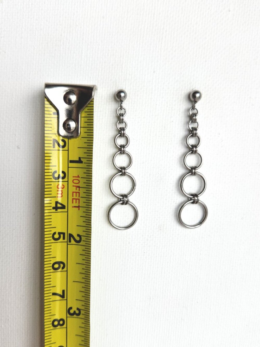 Long silver graduated hoop earrings - Picture 8 of 8